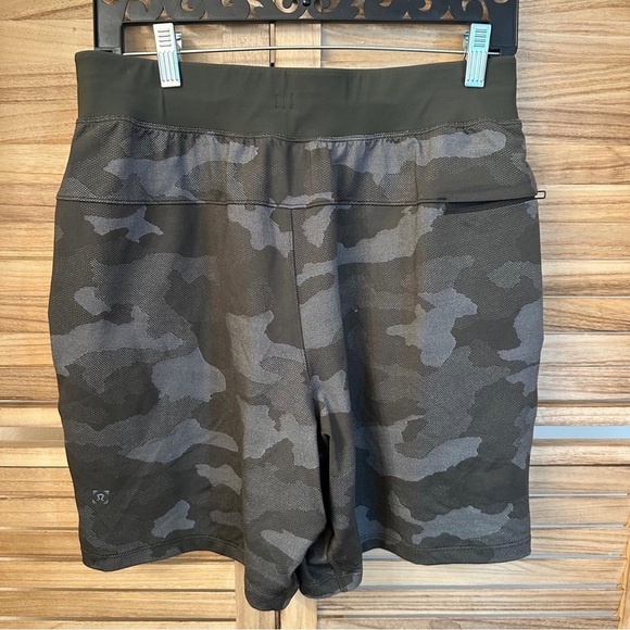 Lululemon T.H.E. Short Camo Size M - Picture 3 of 6